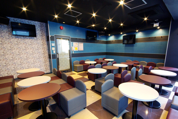 スタイリッシュな雰囲気の店内はパーティーにも接待にも利用可!