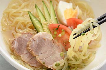 コシの強い麺が自慢の「盛岡冷麺」