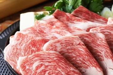 特選 黒毛和牛すきやき 2人前3600円、コース5500円
