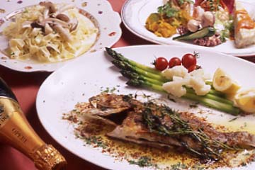 Bistrot La Cucinaの2人の為のコース（前菜盛合せ＋パスタ＋魚丸ごと料理）