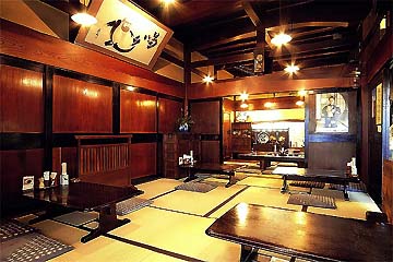 風情ある店内は、アンティークな面持ちを醸し出している。