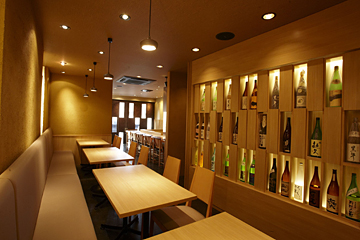 落ち着いた上品な雰囲気の店内