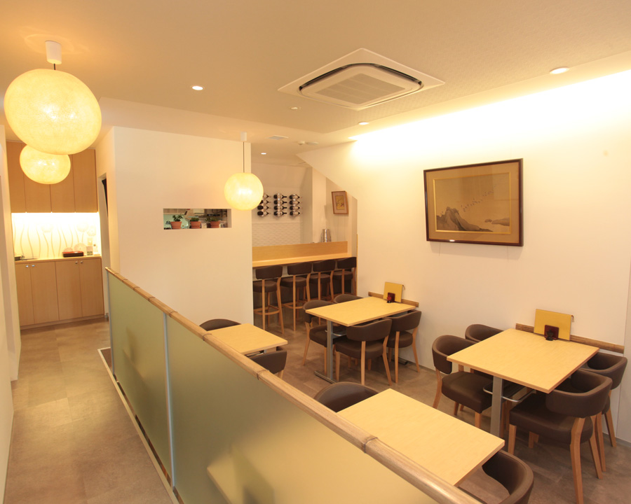 落ち着いた雰囲気の店内