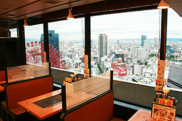 鶴橋風月 阪急32番街店の29Fから見える景色が人気の窓際席