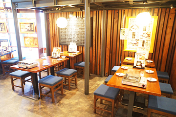 明るい雰囲気の店内