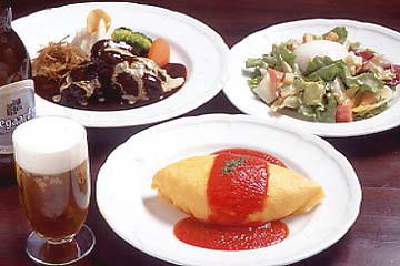 オムライス、ビーフシチュー、さくらいサラダ