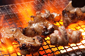 脂がのってジューシーな「ぼんじり焼き」