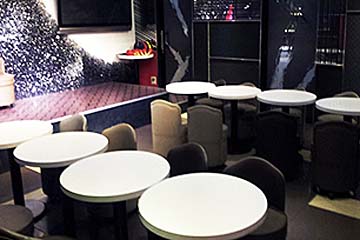 大人数での宴会も盛り上がる、広々とした店内