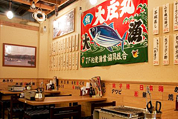 大漁旗が雰囲気満点の店内(店内一例)