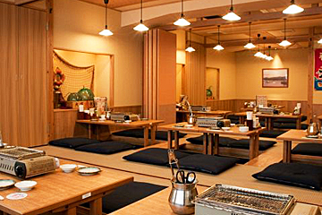 宴会も楽しめる広々とした店内(店内一例)