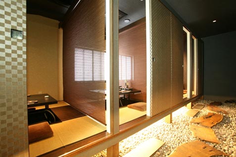 「溶岩焼 薩摩屋 新宿店(ヨウガンヤキ サツマヤ シンジュクテン)」の小上がりの和室 「溶岩焼 薩摩屋 新宿店(ヨウガンヤキ サツマヤ シンジュクテン)」の小上がりの和室