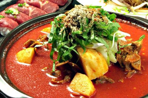 「黒毛和牛専門 一軒家個室焼肉 百済(クロゲワギュウセンモン イッケンヤコシツヤキニク クダラ)」の絶品「カムジャタン鍋」 「黒毛和牛専門 一軒家個室焼肉 百済(クロゲワギュウセンモン イッケンヤコシツヤキニク クダラ)」の絶品「カムジャタン鍋」