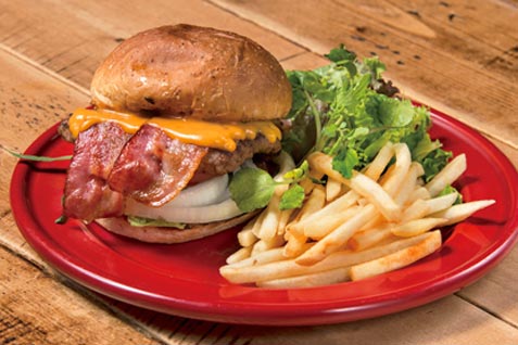 「Glorious Chain Cafe」の「BLT cheese burger」 「Glorious Chain Cafe」の「BLT cheese burger」