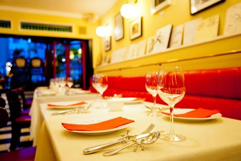 『ビストロ・カフェ・ド・パリ』の店内 『ビストロ・カフェ・ド・パリ』の店内