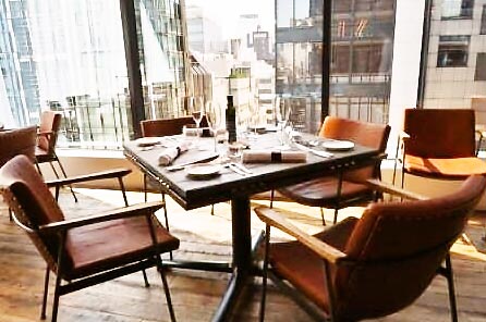 「Salt grill & tapas bar by Luke Mangan」のテーブル席 「Salt grill & tapas bar by Luke Mangan」のテーブル席
