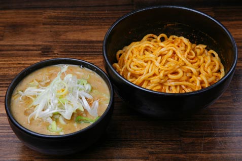 「麺処花田 池袋店」の「味噌つけ麺 辛あつもり」