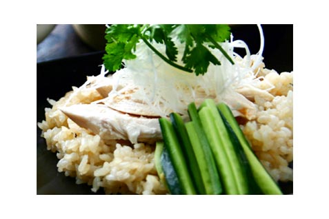 『オリエンタルバル 黒龍天神樓』の「チキンのせご飯」 『オリエンタルバル 黒龍天神樓』の「チキンのせご飯」