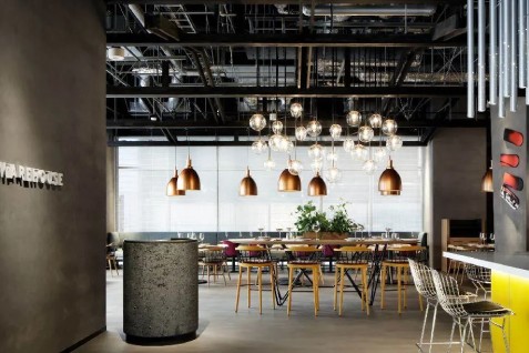 「The WAREHOUSE」の店内