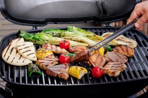 明治神宮外苑の緑に包まれて、ちょっと贅沢なBBQを！『森のビアガーデン 2026』4/22よりオープン！