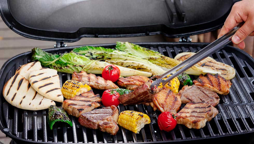 明治神宮外苑の緑に包まれて、ちょっと贅沢なBBQを！『森のビアガーデン 2026』4/22よりオープン！