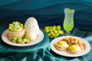 エッグスンシングス 旬の果物を使った贅沢な「シャインマスカットパンケーキ」